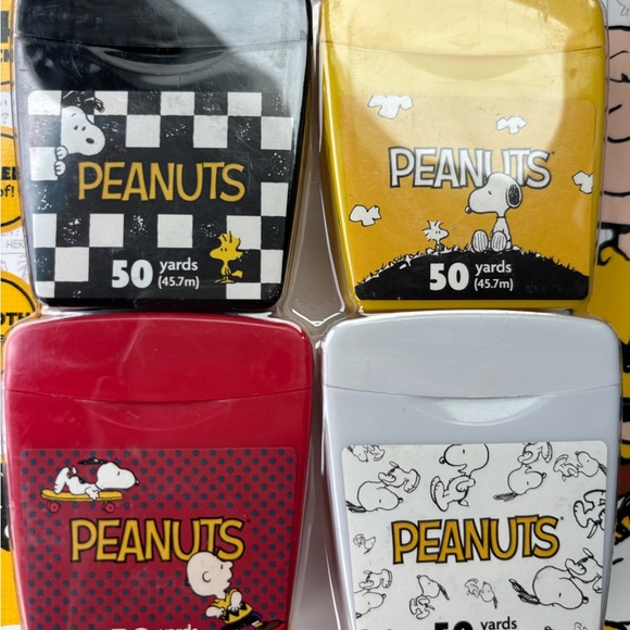 Peanuts Dental Floss Set of 4 - Picture 4 of 7